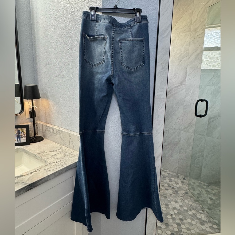 Chelsea and Violet Women's Blue Flared Jeans